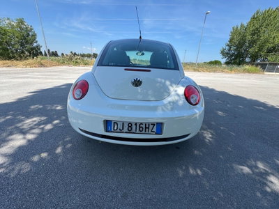 Volkswagen New Beetle 1.6 (5)