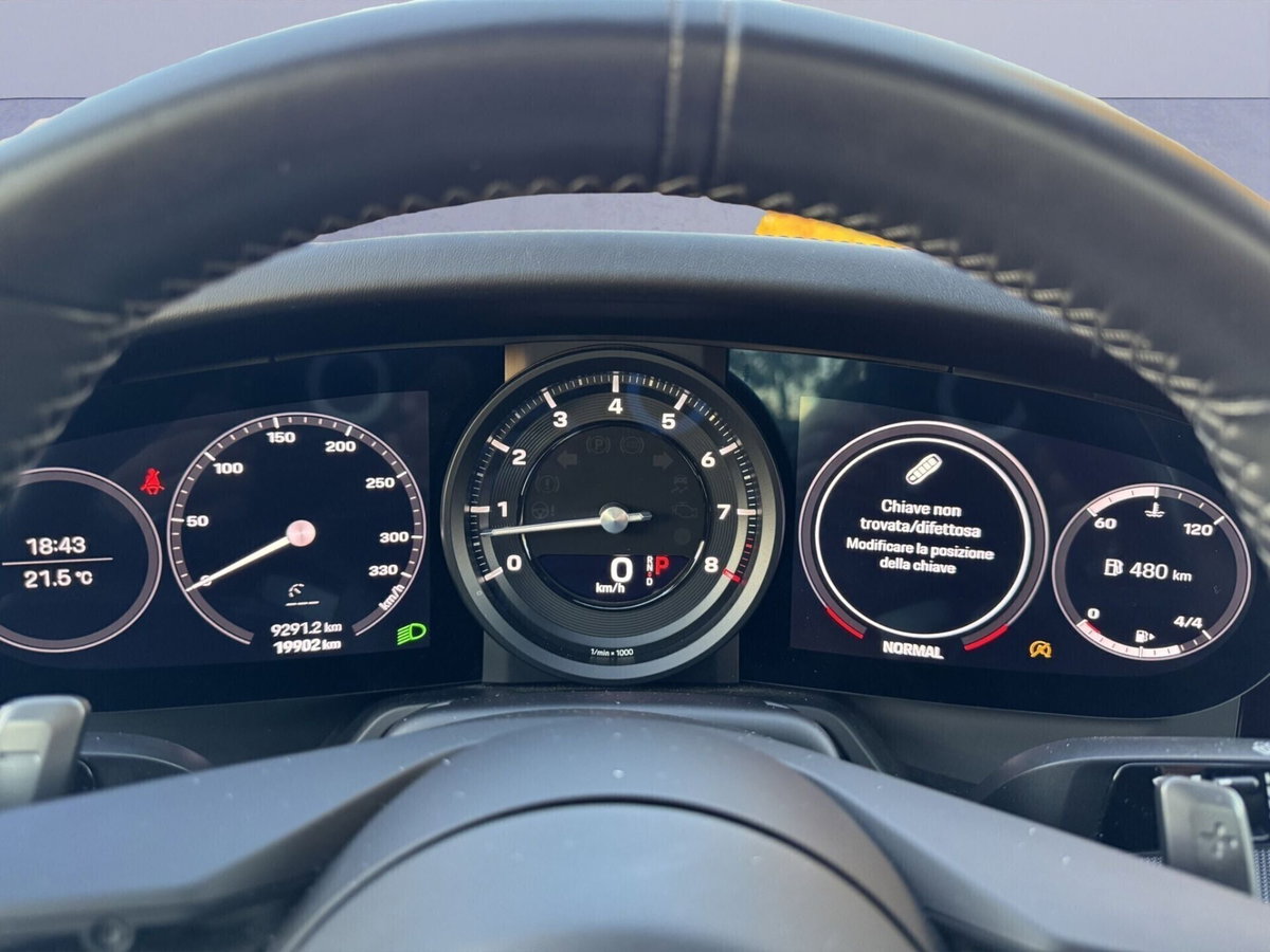 Porsche 911 Cabrio Cabrio 3.0 Carrera 4 auto (10)
