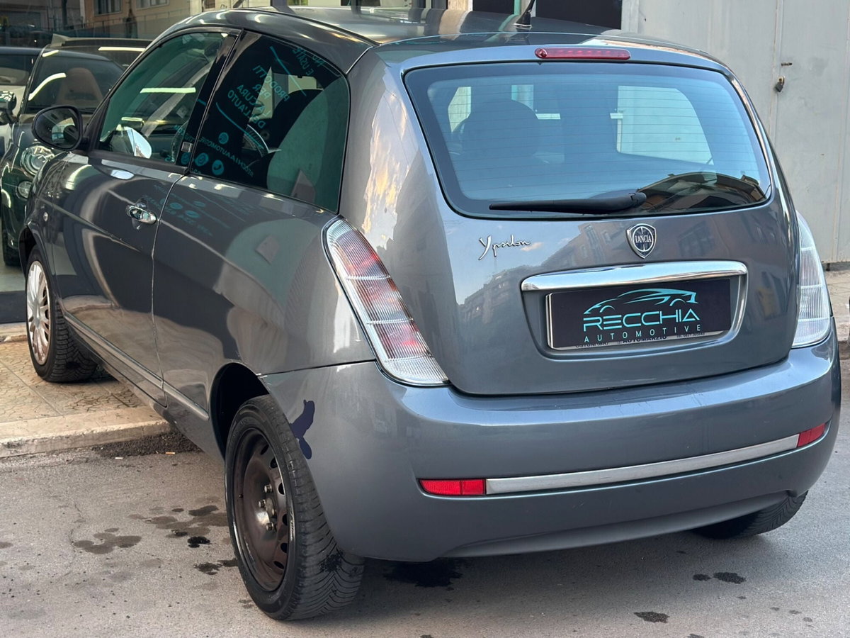 Lancia Ypsilon 1.3 MJT 75 CV Diva (3)