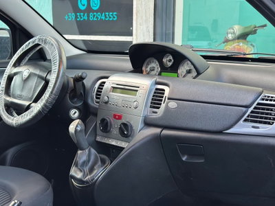 Lancia Ypsilon 1.3 MJT 75 CV Diva (7)