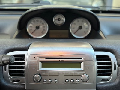 Lancia Ypsilon 1.3 MJT 75 CV Diva (8)