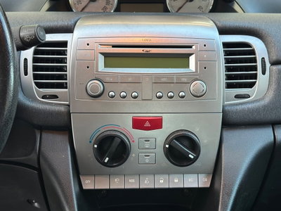 Lancia Ypsilon 1.3 MJT 75 CV Diva (9)
