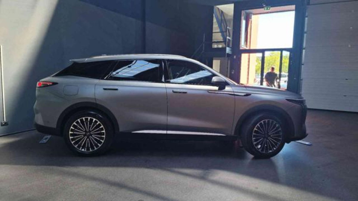 Omoda Omoda 9 SHS-P 1.5 tgdi phev Premium i-awd dht (2)