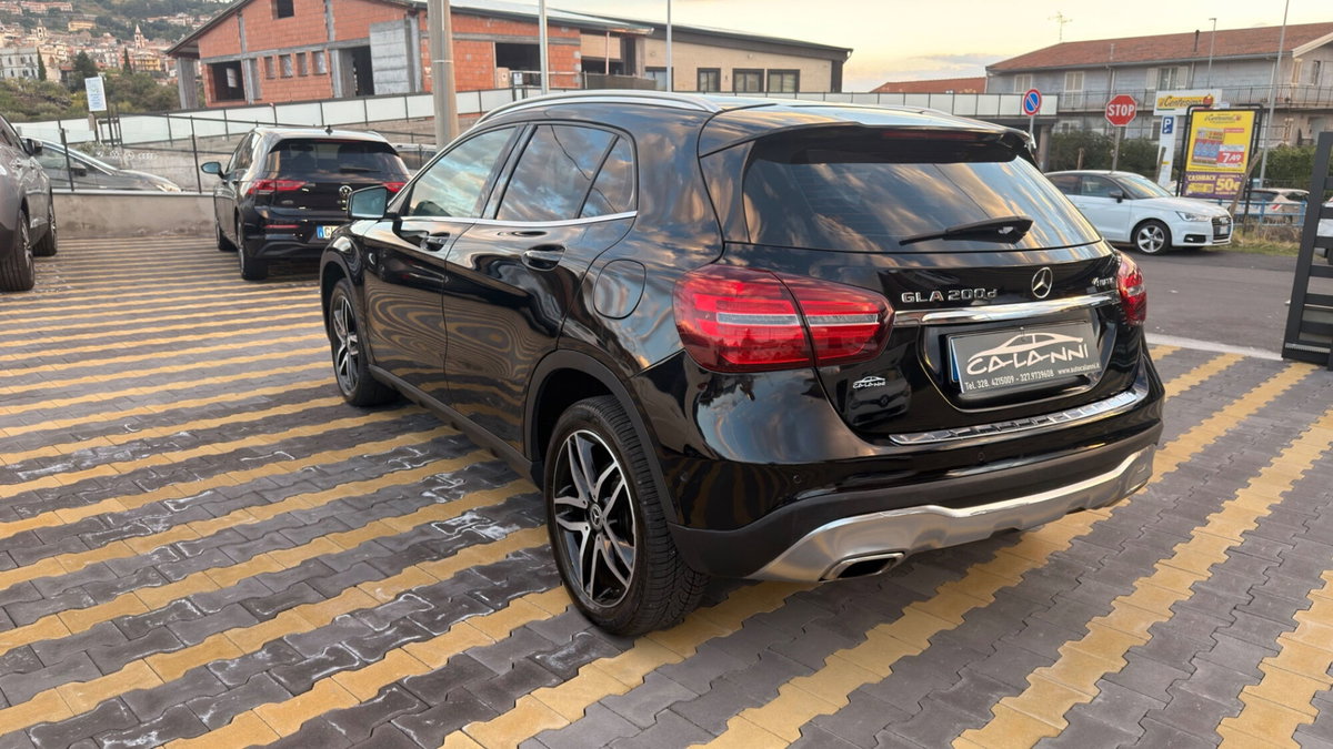 Mercedes-Benz Classe A 200 d Automatic 4Matic Sport (4)