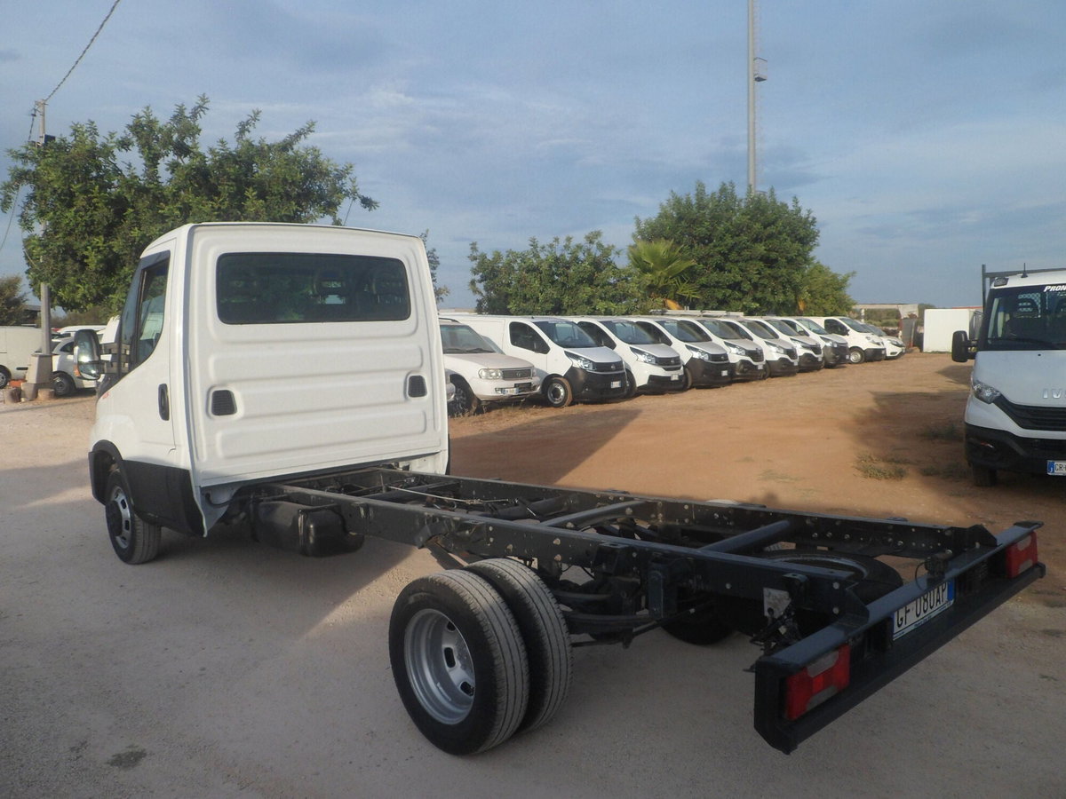 Iveco Daily Telaio 35C18 BTor 3.0 HPT PLM-RG Cabinato (6)