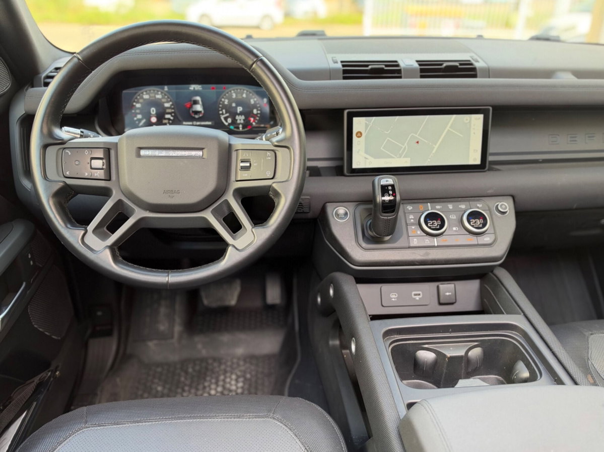 Land Rover Defender 110 3.0 l6 400 CV AWD Auto X-Dynamic S (12)