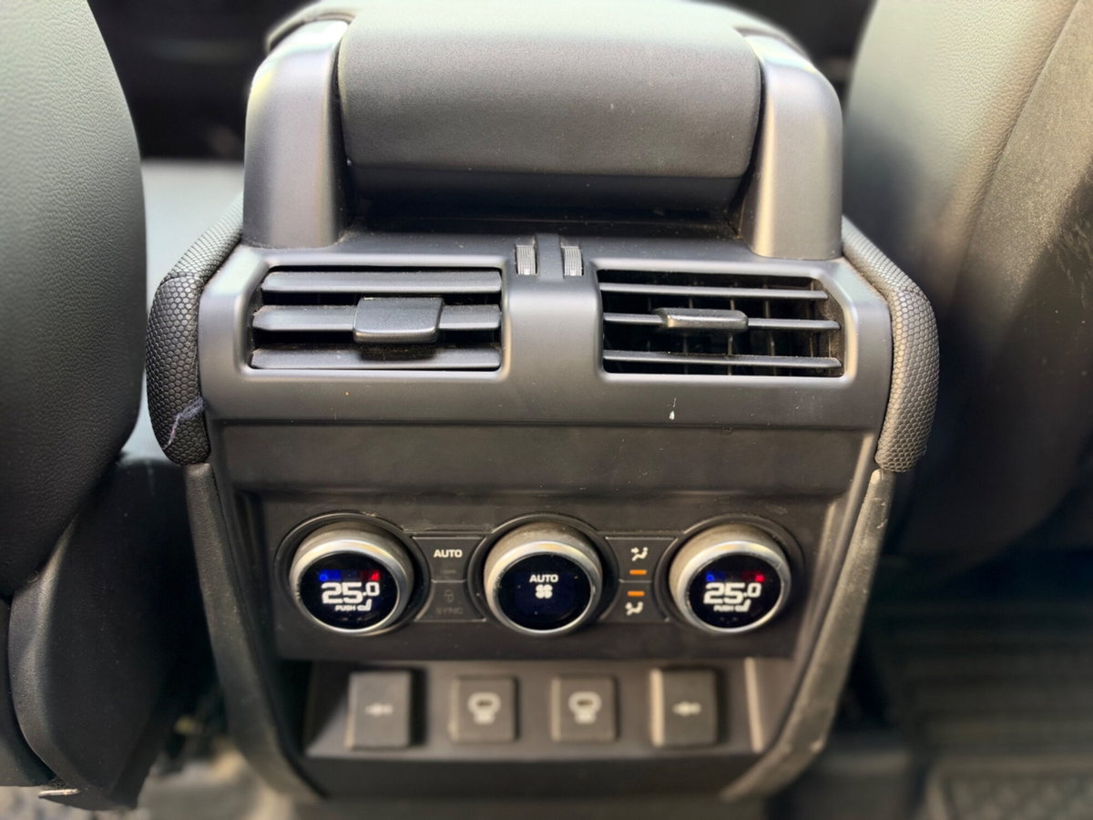 Land Rover Defender 110 3.0 l6 400 CV AWD Auto X-Dynamic S (15)