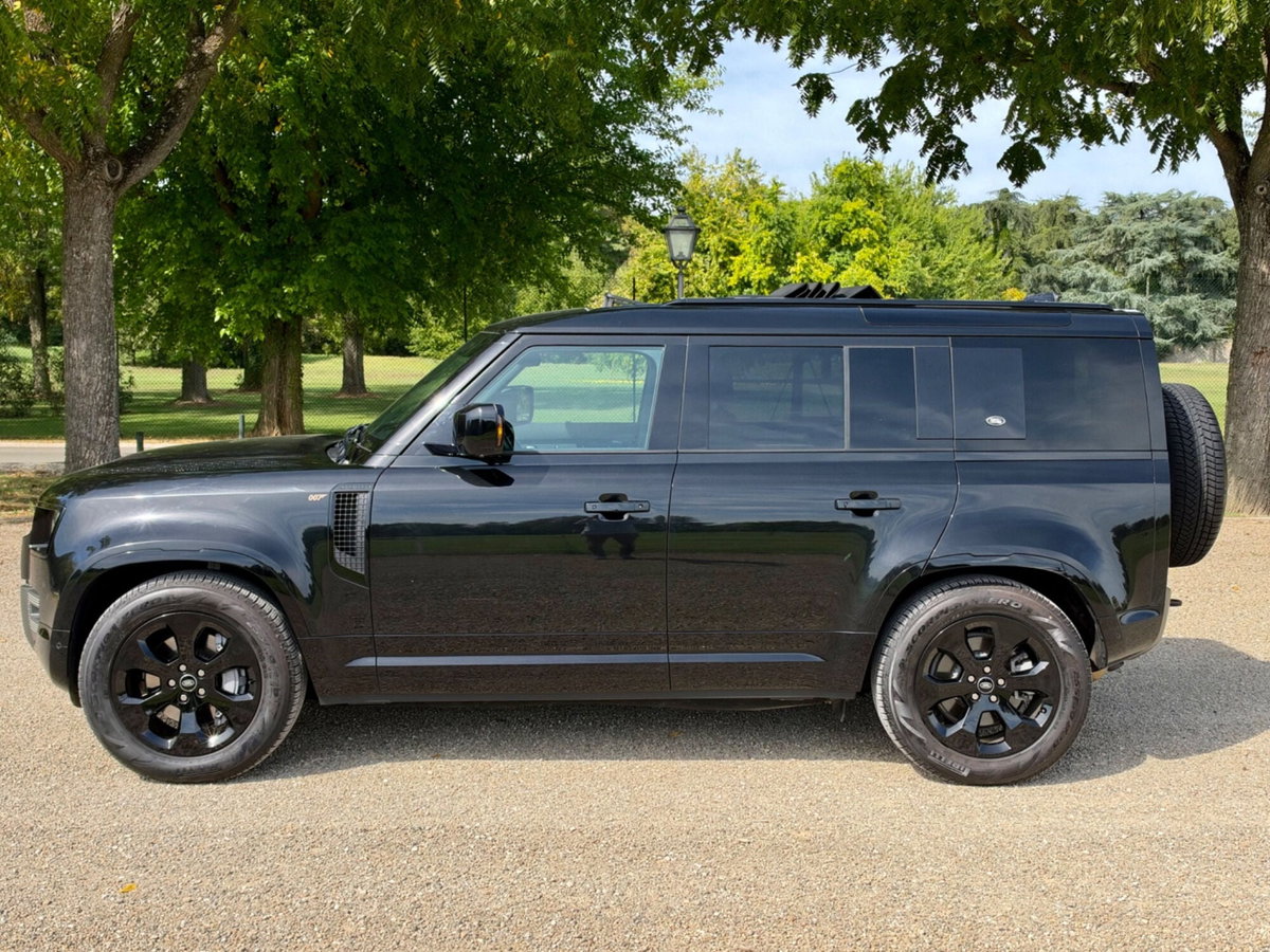 Land Rover Defender 110 3.0 l6 400 CV AWD Auto X-Dynamic S (2)