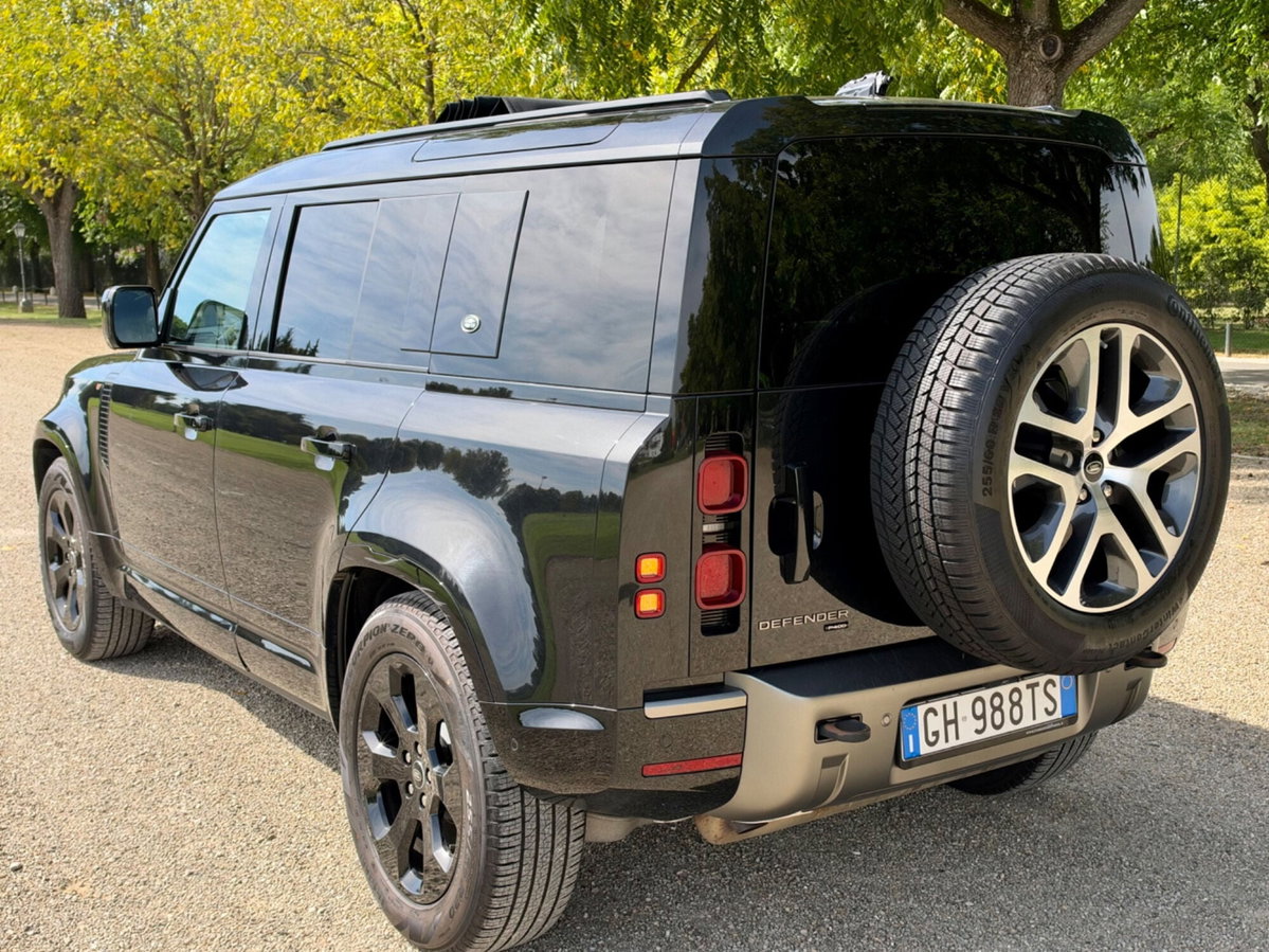 Land Rover Defender 110 3.0 l6 400 CV AWD Auto X-Dynamic S (6)