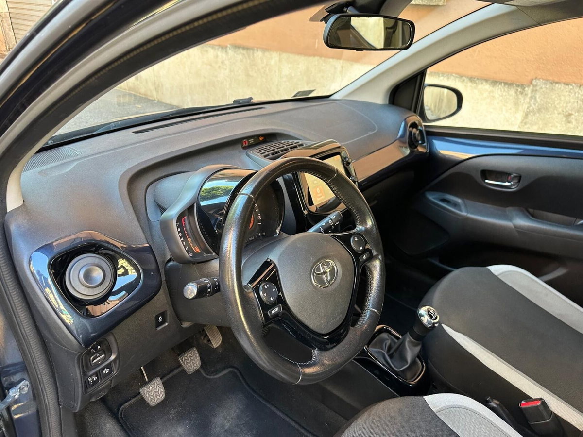 Toyota Aygo 1.0 VVT-i 69 CV 5 porte x-wave (10)