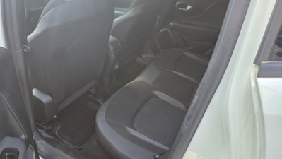 Jeep Renegade 1.3 T4 190CV PHEV 4xe AT6 Limited (12)