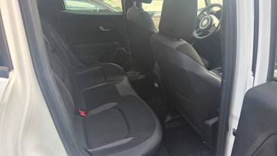 Jeep Renegade 1.3 T4 190CV PHEV 4xe AT6 Limited (8)