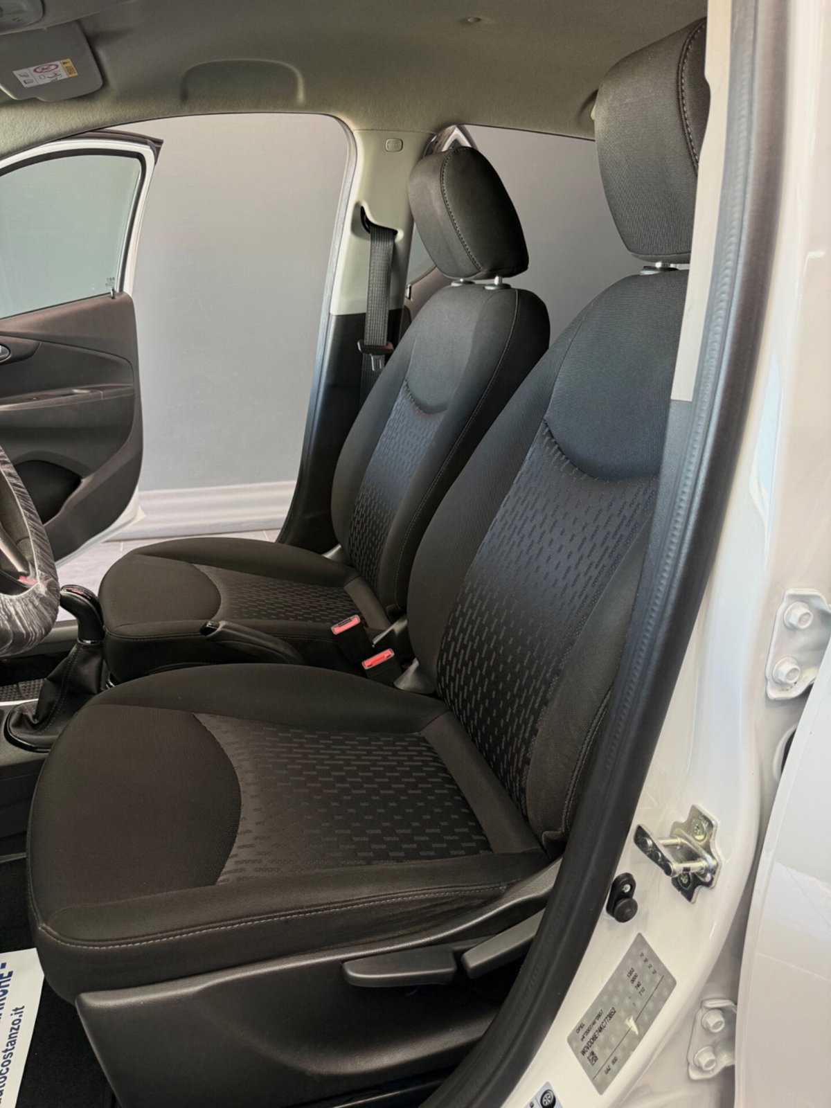 Opel Karl Rocks 1.0 73 CV (13)