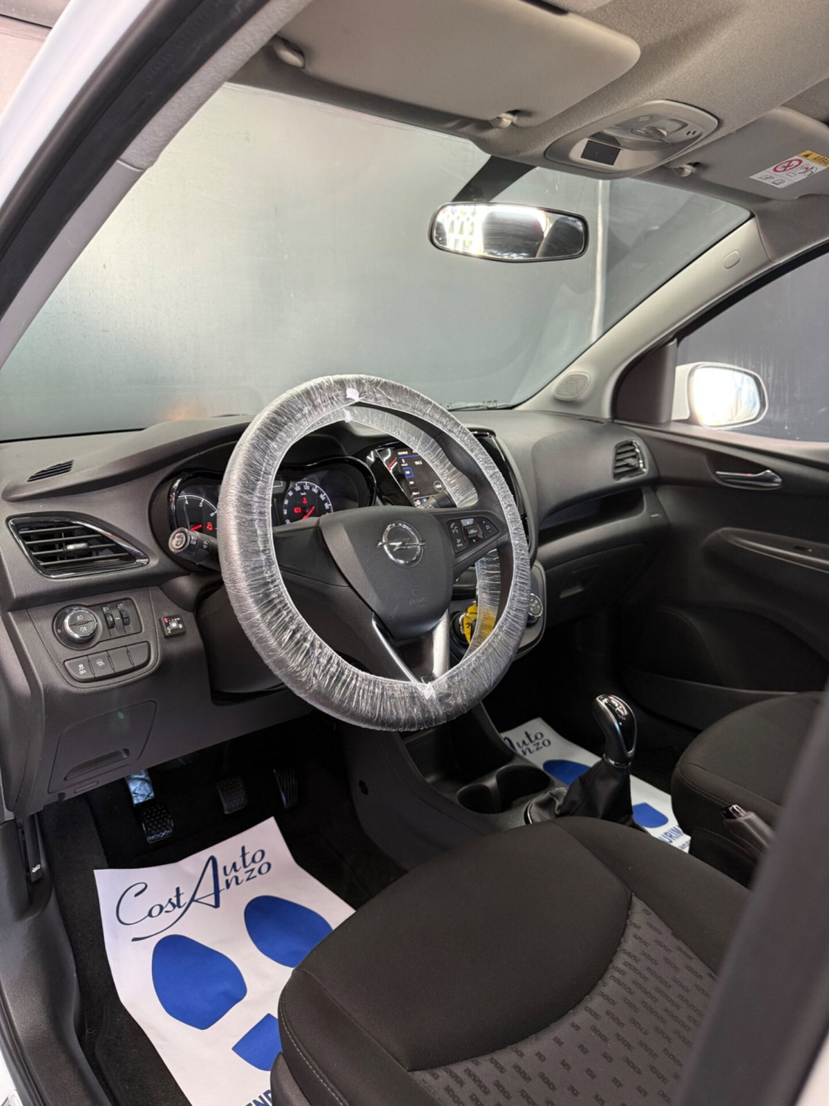 Opel Karl Rocks 1.0 73 CV (8)