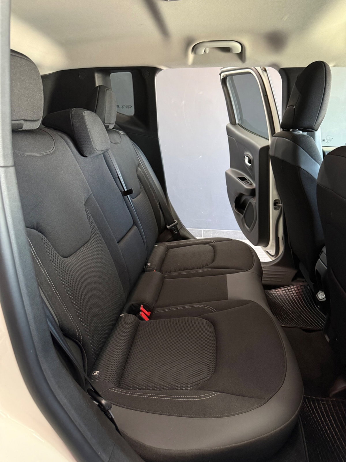 Jeep Renegade 1.6 Mjt DDCT 120 CV Limited (16)