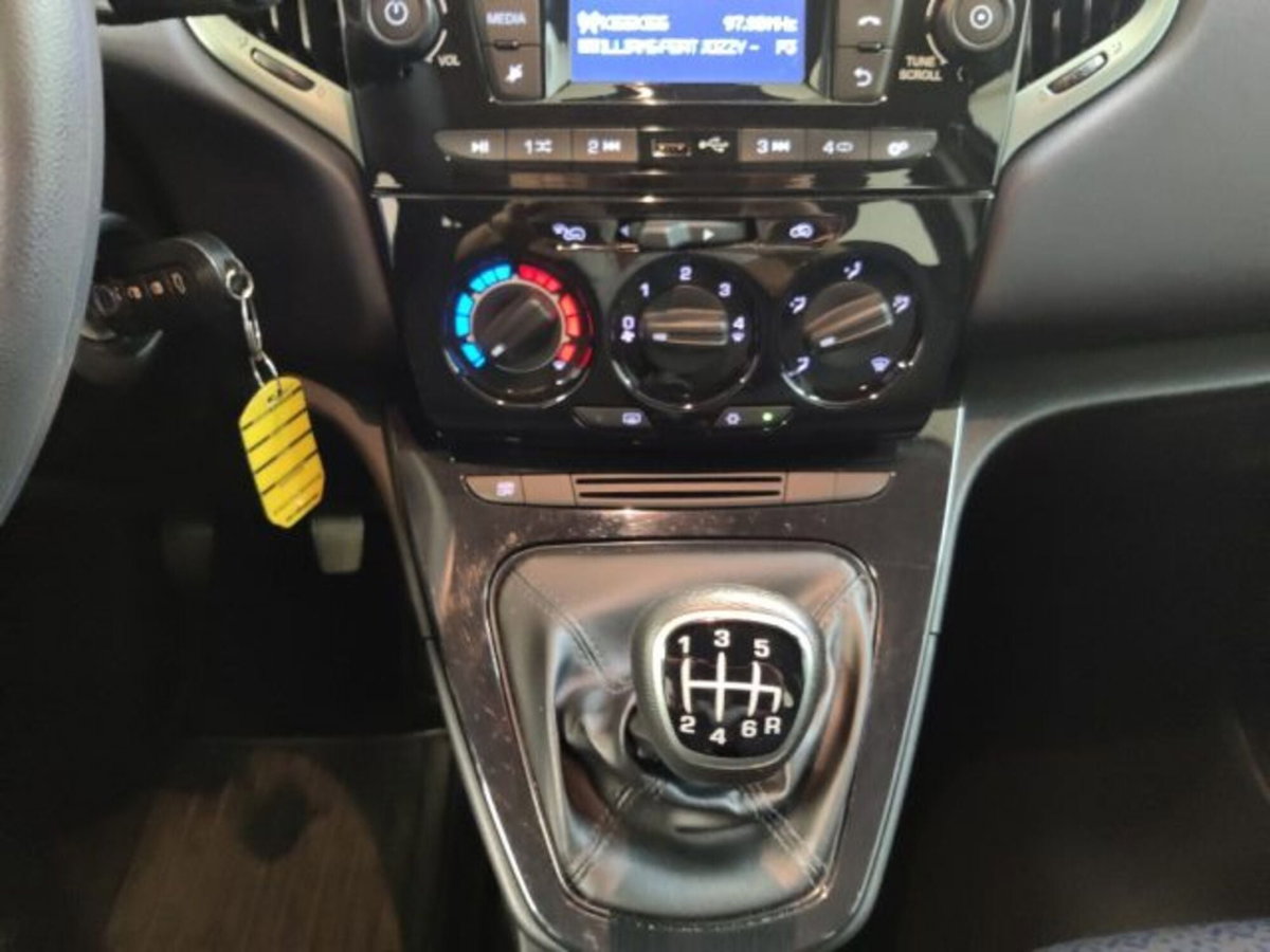 Lancia Ypsilon 1.0 FireFly 5 porte S&S Hybrid Ecochic Silver (12)