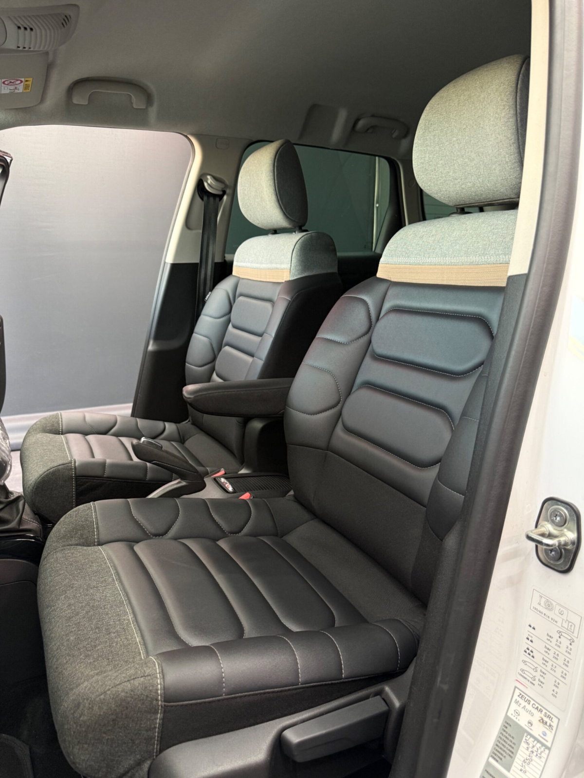 Citroen C3 Aircross BlueHDi 110 S&S Shine Pack (16)