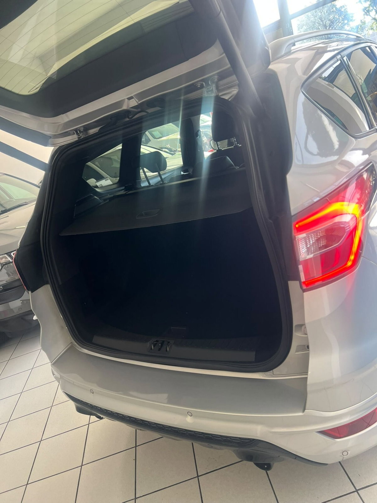 Ford Kuga 1.5 TDCI 120 CV S&S 2WD ST-Line (10)