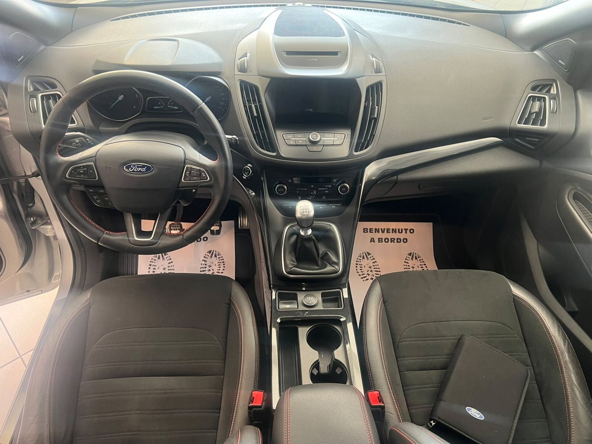 Ford Kuga 1.5 TDCI 120 CV S&S 2WD ST-Line (11)