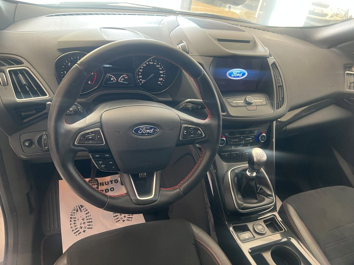 Ford Kuga 1.5 TDCI 120 CV S&S 2WD ST-Line (12)