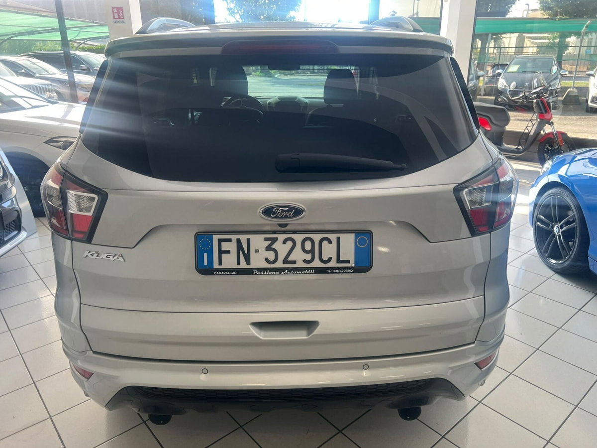 Ford Kuga 1.5 TDCI 120 CV S&S 2WD ST-Line (5)