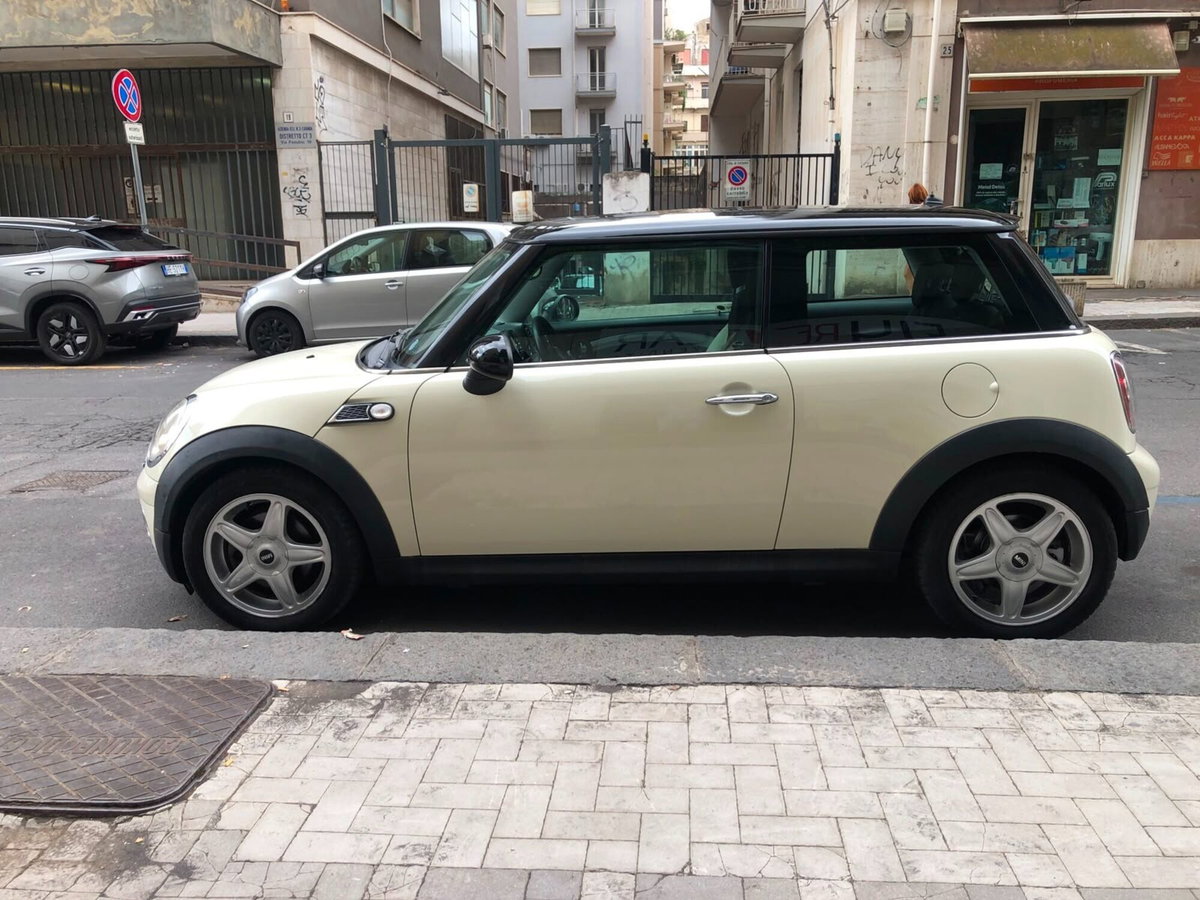 MINI Mini 1.6 16V Cooper D (2)