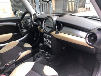 MINI Mini 1.6 16V Cooper D (20)