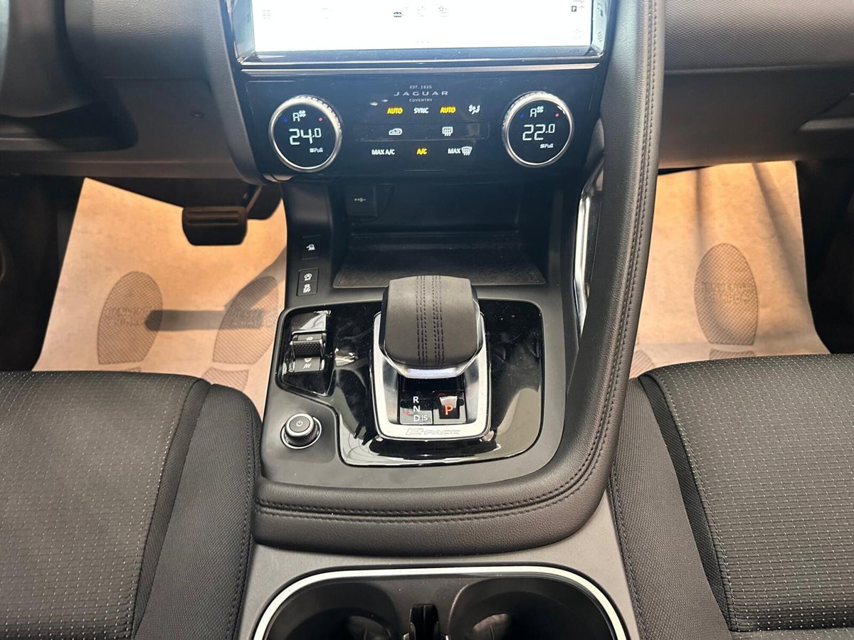 Jaguar E-Pace 1.5 I3 160 CV Auto SE (16)