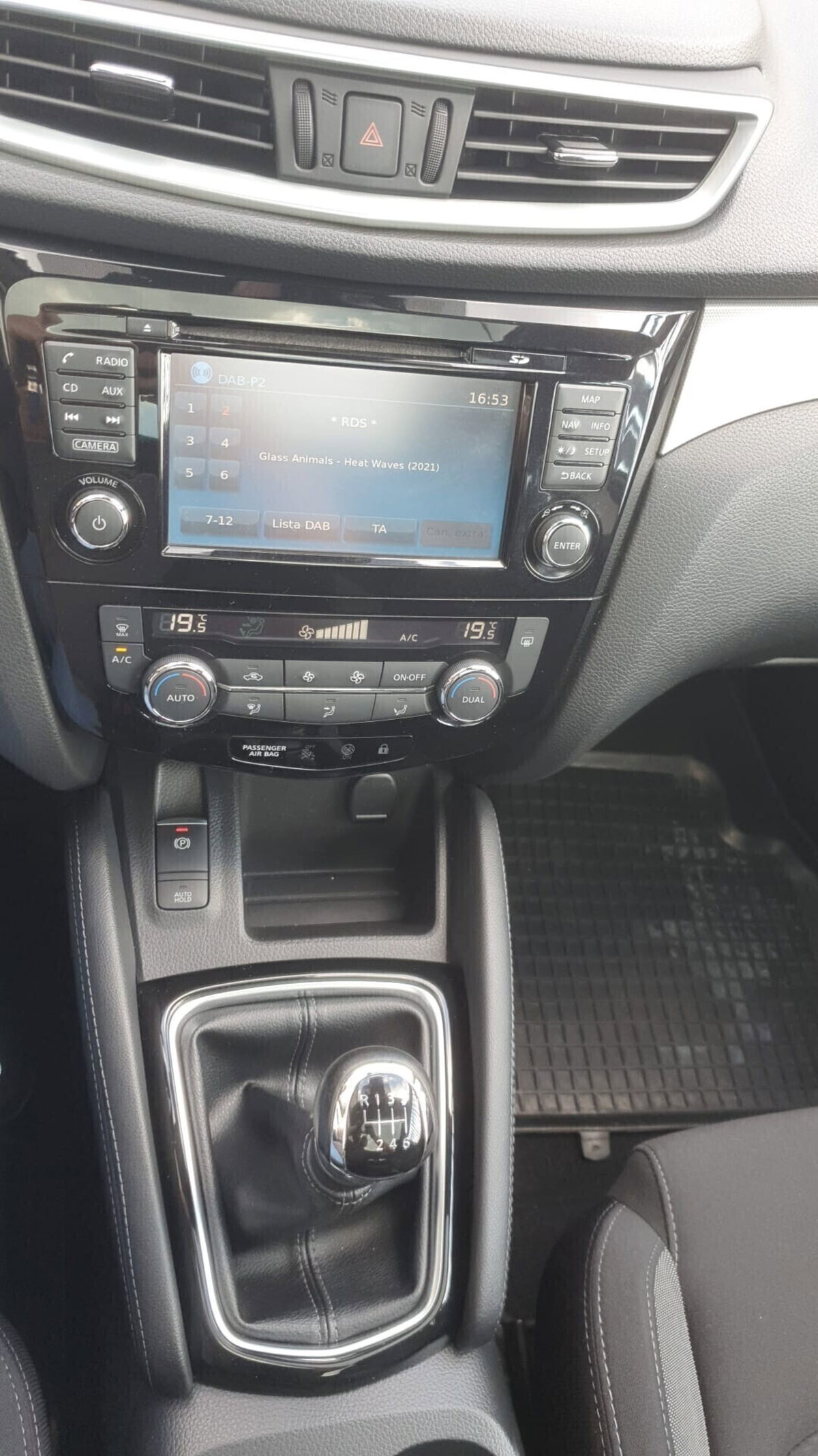Nissan Qashqai 1.5 dCi N-Connecta (7)