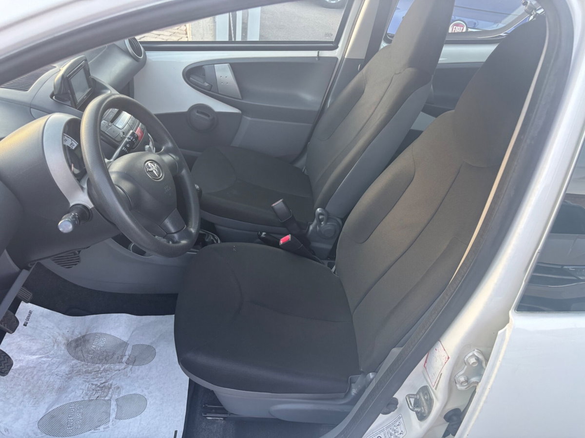 Toyota Aygo 1.0 12V VVT-i 5 porte Now Connect (12)