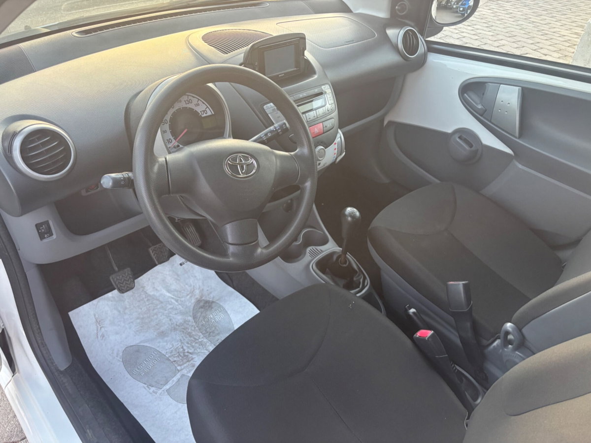 Toyota Aygo 1.0 12V VVT-i 5 porte Now Connect (13)