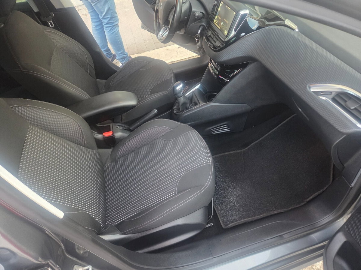 Peugeot 208 100 5 porte Allure (14)
