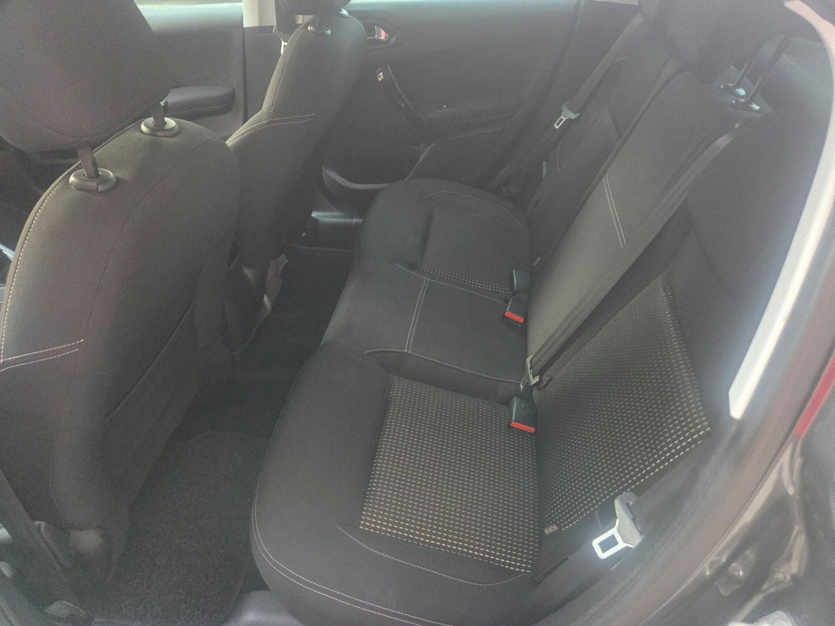 Peugeot 208 100 5 porte Allure (17)