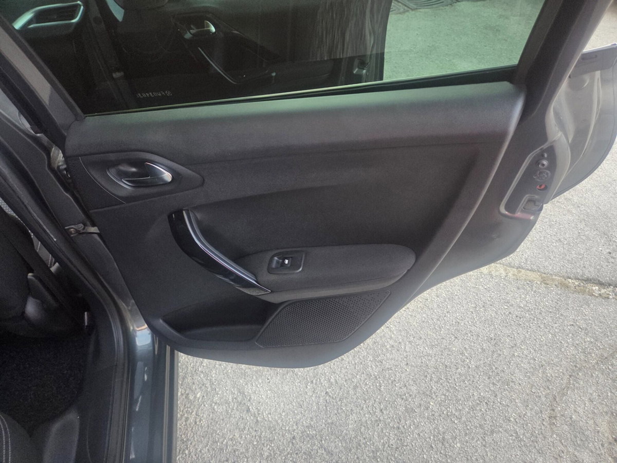 Peugeot 208 100 5 porte Allure (19)