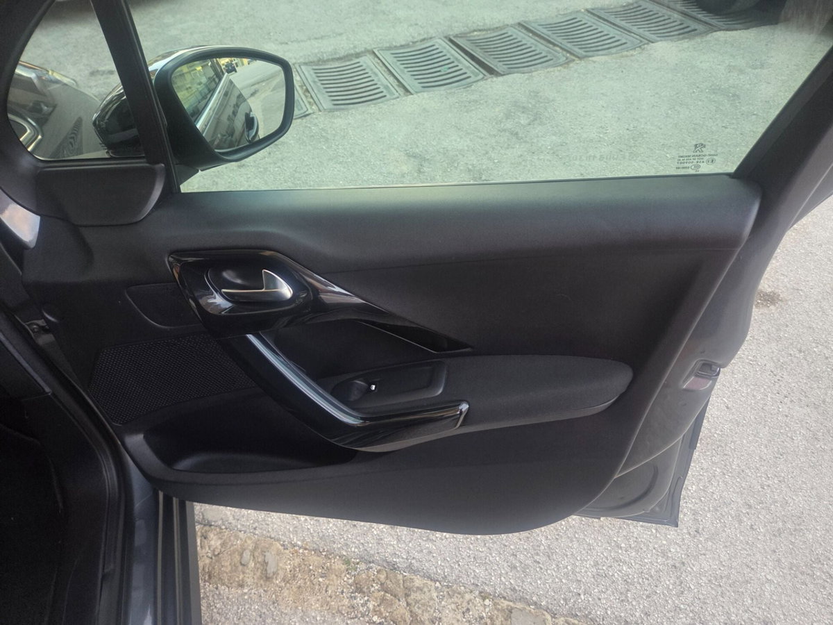 Peugeot 208 100 5 porte Allure (20)