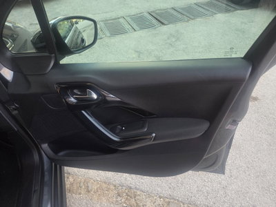 Peugeot 208 100 5 porte Allure (20)