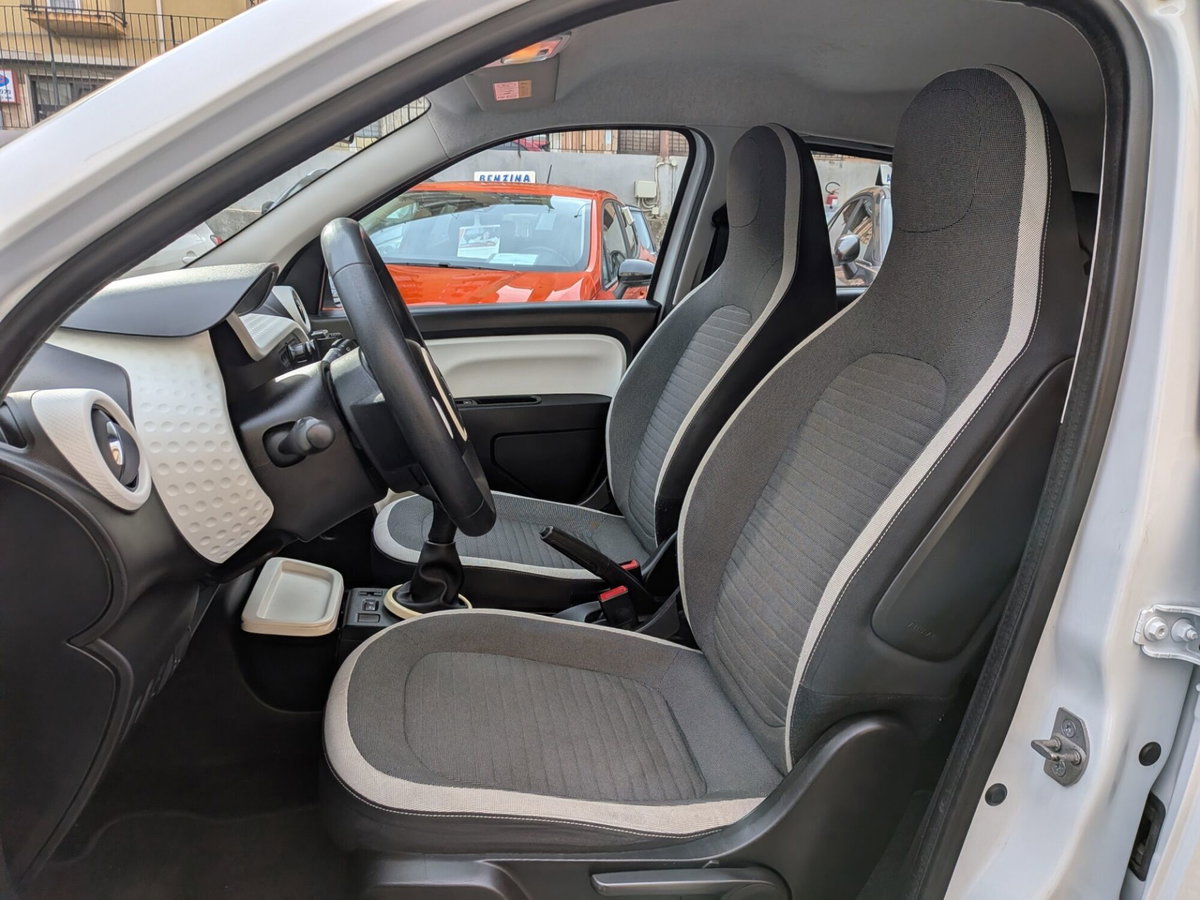 Renault Twingo 1.0 SCe Live (9)