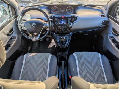 Lancia Ypsilon 1.3 MJT 16V 95 CV 5 porte S&S Platinum (7)