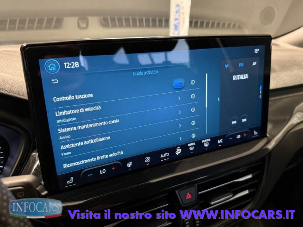 Ford Focus Station Wagon 1.0 EcoBoost Hybrid 155 CV SW ST-Line (17)