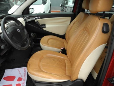 Lancia Ypsilon Multijet 16V Platino (11)