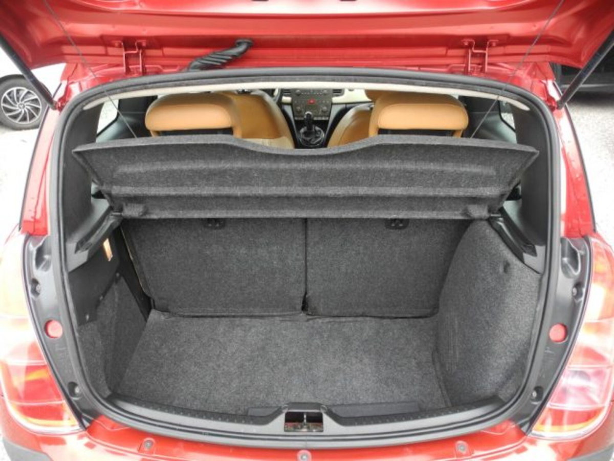 Lancia Ypsilon Multijet 16V Platino (13)