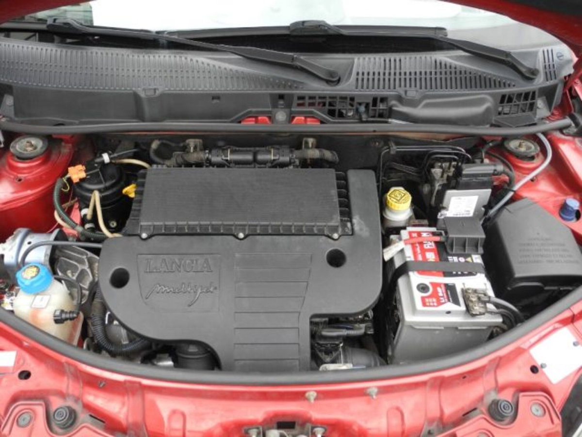 Lancia Ypsilon Multijet 16V Platino (14)