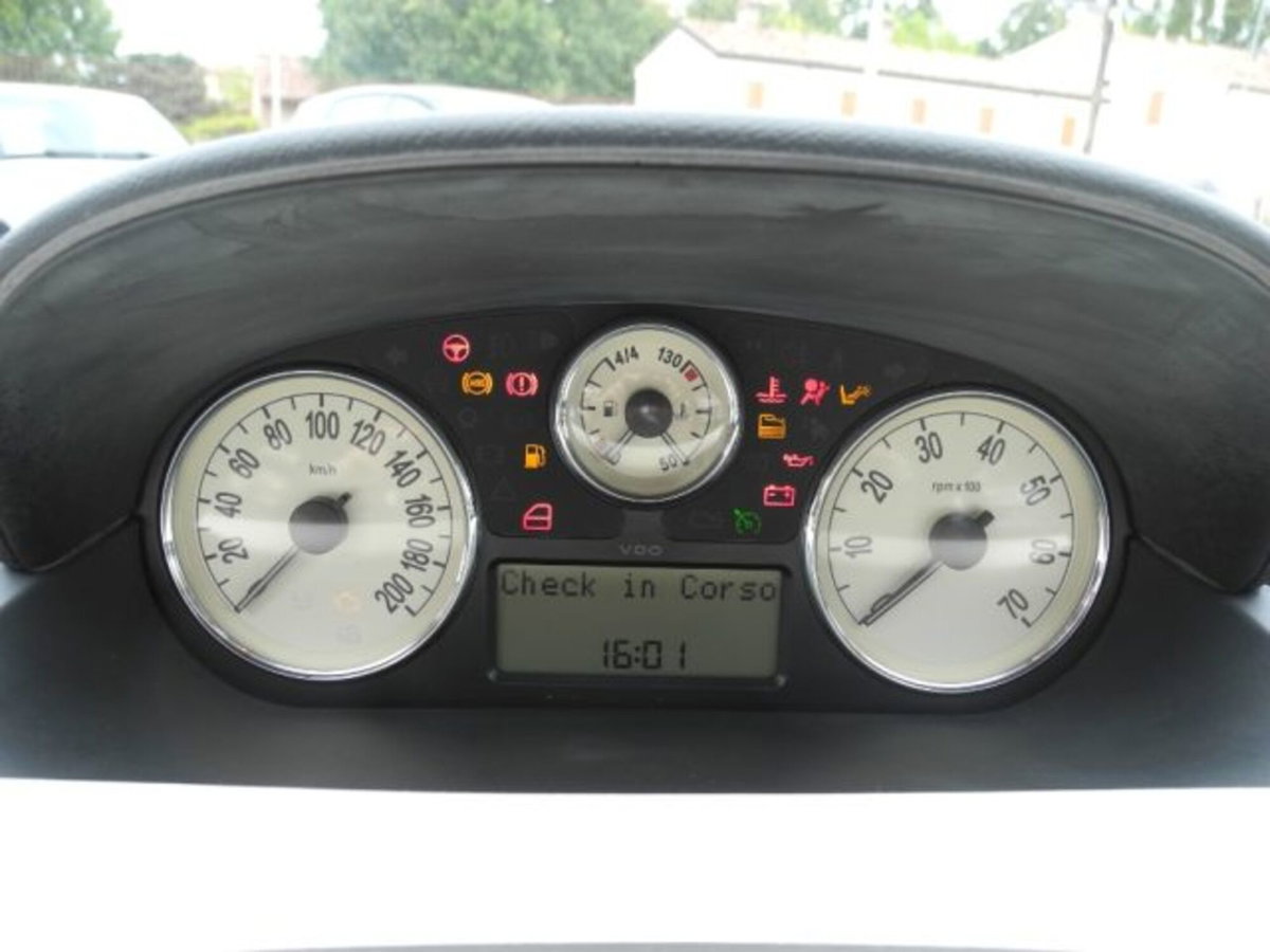 Lancia Ypsilon Multijet 16V Platino (17)