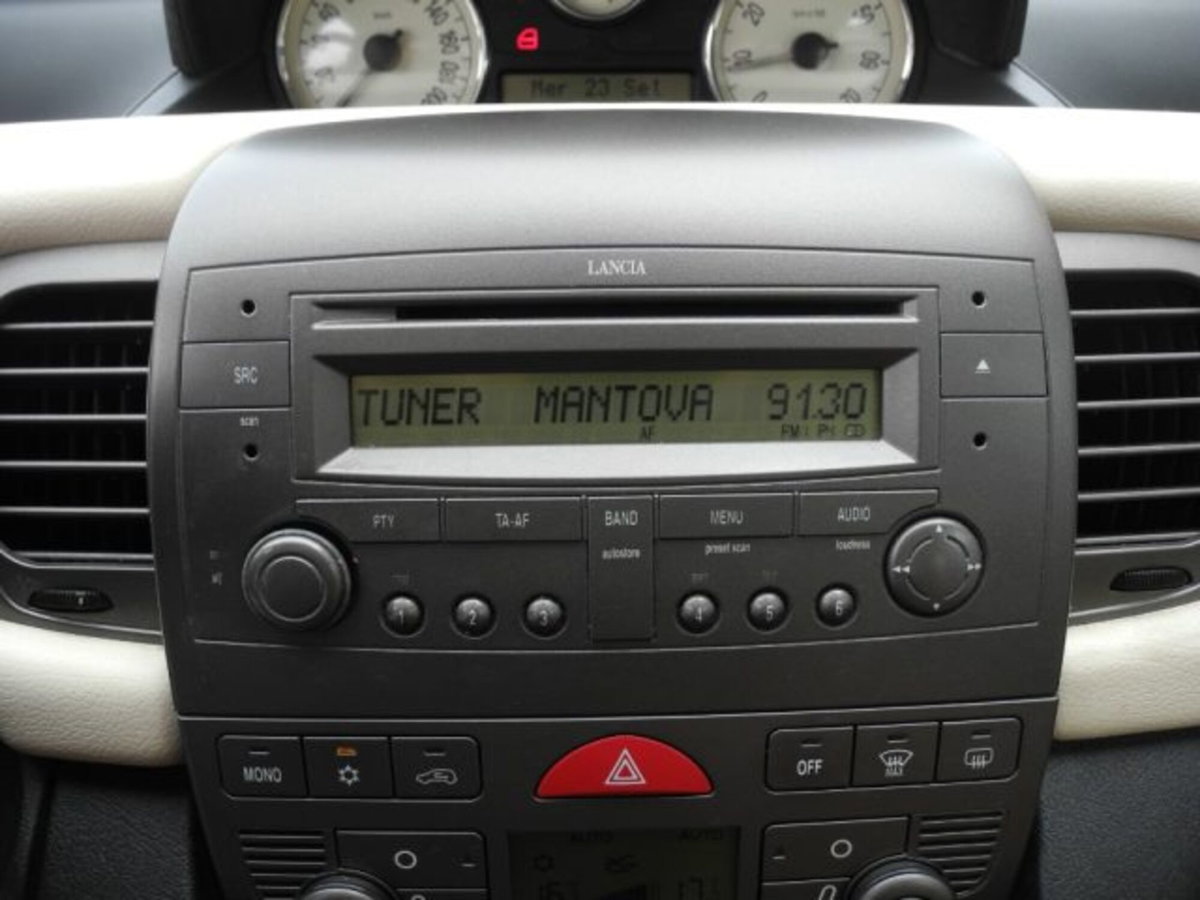 Lancia Ypsilon Multijet 16V Platino (19)