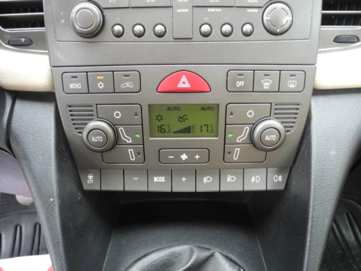 Lancia Ypsilon Multijet 16V Platino (20)