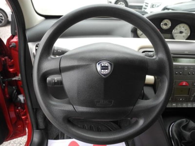 Lancia Ypsilon Multijet 16V Platino (5)