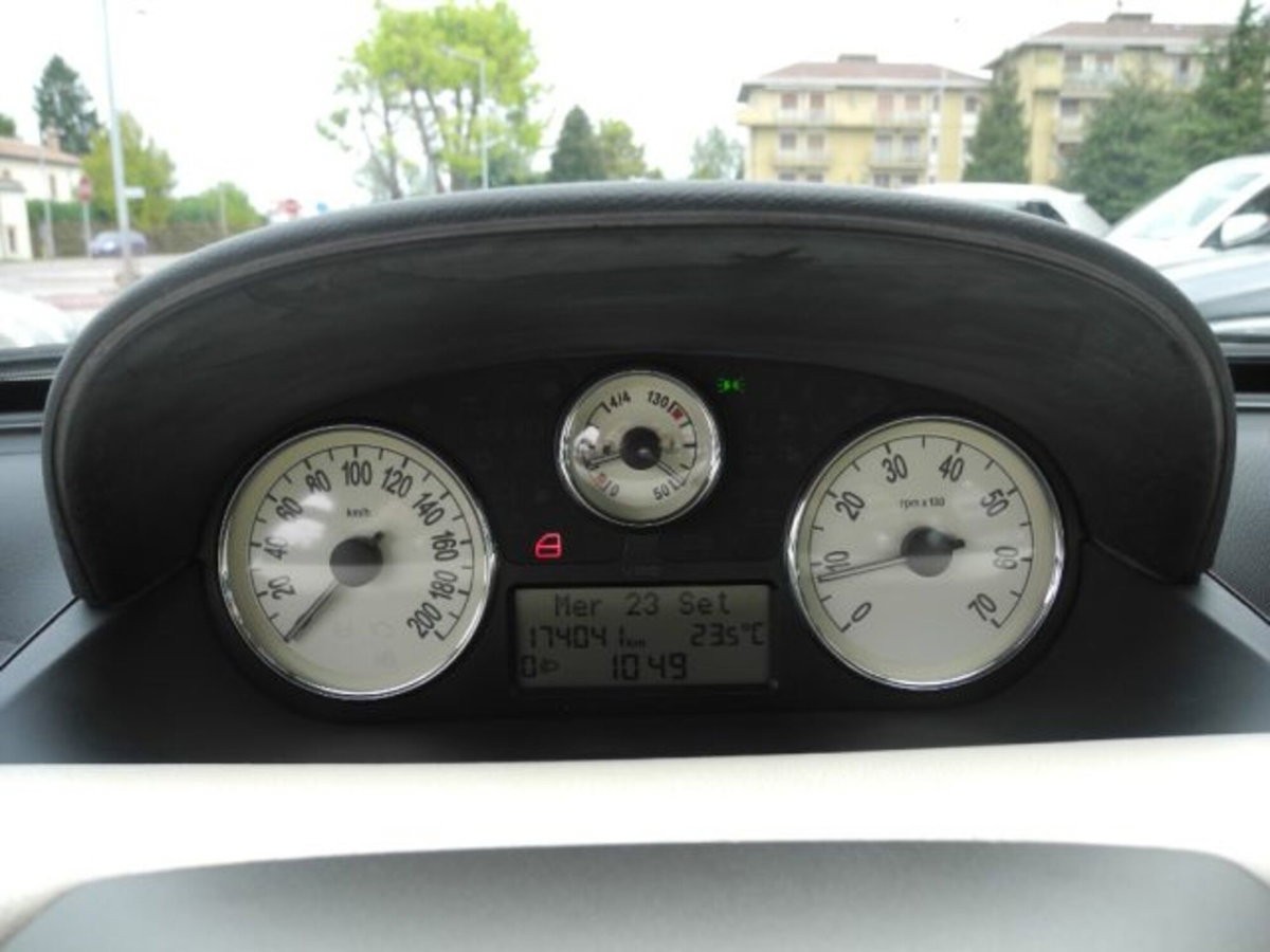 Lancia Ypsilon Multijet 16V Platino (6)