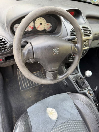 Peugeot 206 16V 3p. GTI (4)
