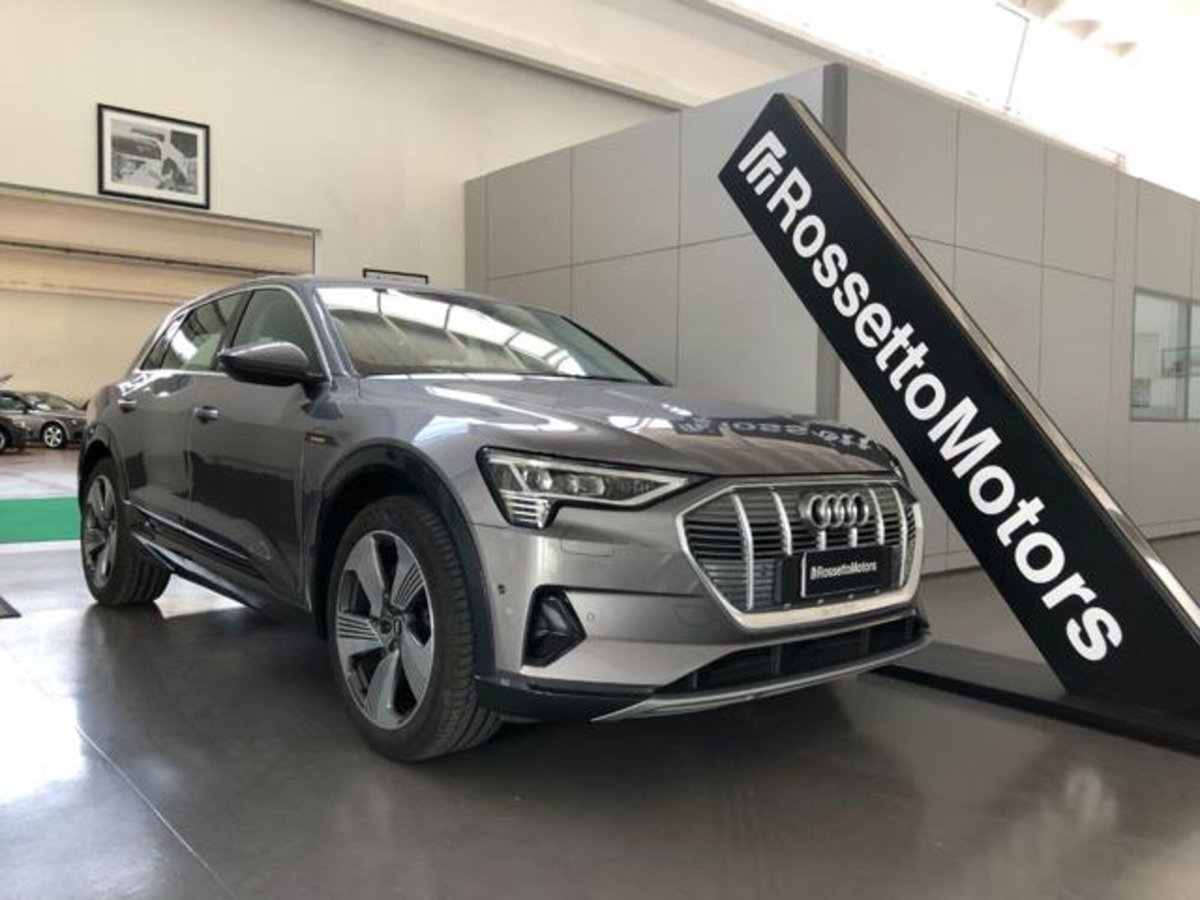 Audi SQ6 e-tron quattro 517cv