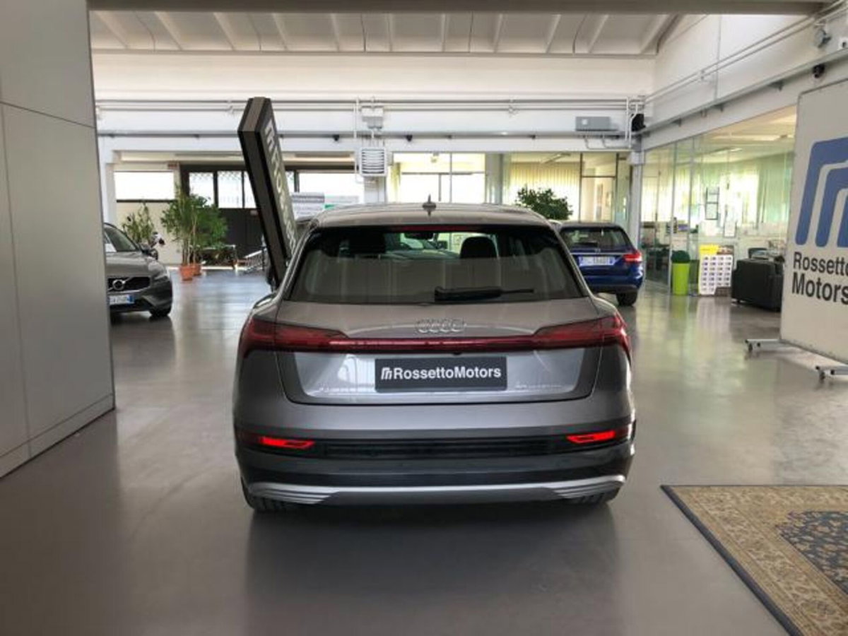 Audi SQ6 e-tron quattro 517cv (4)